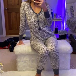 ADORABLE Matching Victoria Secret PJ set!